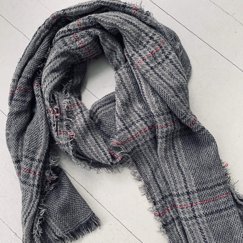 STORE CLOSING FINAL SALE ✨ NWOT Plaid Knit Scarf